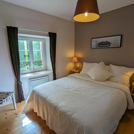 Charmante Maison En Pierre Avec Jardin Clos, Animaux Acceptes - Fr-1-653-91 * Coulonges (Charente)