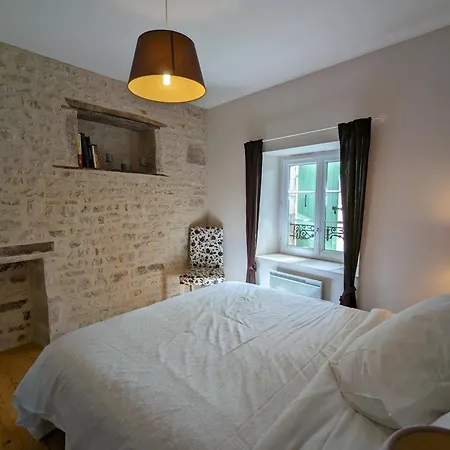 Charmante Maison En Pierre Avec Jardin Clos, Animaux Acceptes - Fr-1-653-91