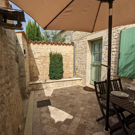 Charmante Maison En Pierre Avec Cour Privee, Equipements Bebe, Velos, Proche De La Charente - Fr-1-653-91