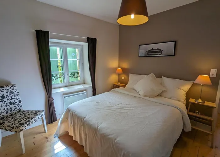 Сasa de vacaciones Charmante Maison En Pierre Avec Vélos Et Jardin Privé En Charente - Fr-1-653-91 *