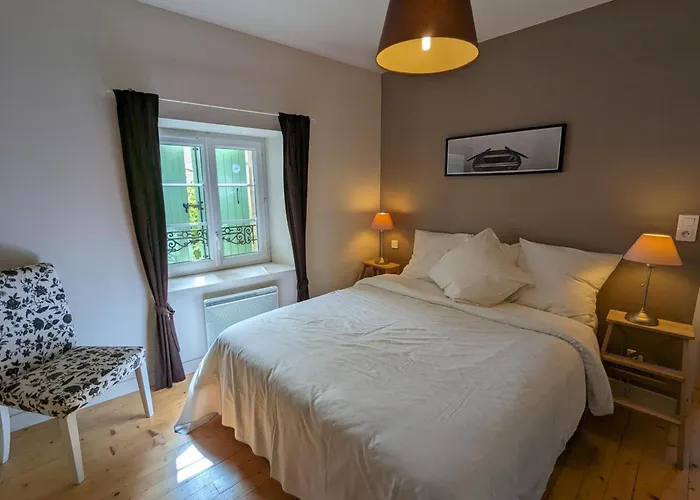 Charmante Maison En Pierre Avec Vélos Et Jardin Privé En Charente - Fr-1-653-91 * Coulonges (Charente)