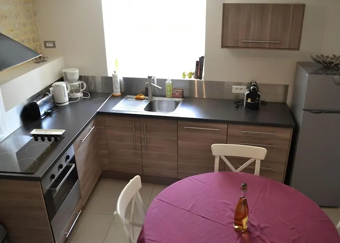 Сasa de vacaciones Charmante Maison En Pierre Avec Vélos Et Jardin Privé En Charente - Fr-1-653-91 Coulonges (Charente)