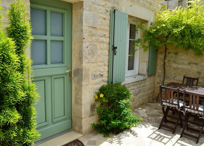 Сasa de vacaciones Charmante Maison En Pierre Avec Vélos Et Jardin Privé En Charente - Fr-1-653-91