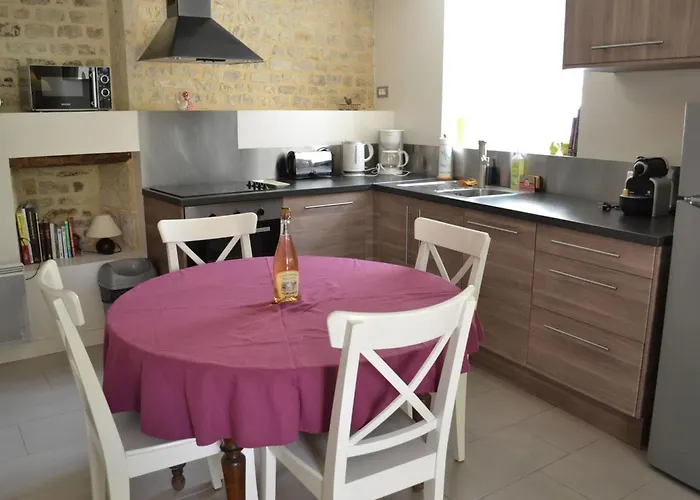 Charmante Maison En Pierre Avec Vélos Et Jardin Privé En Charente - Fr-1-653-91 Coulonges (Charente)