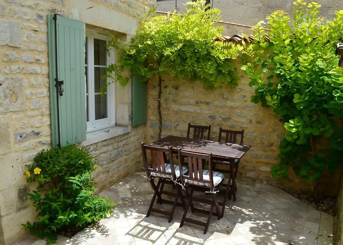 Charmante Maison En Pierre Avec Vélos Et Jardin Privé En Charente - Fr-1-653-91 Сasa de vacaciones *