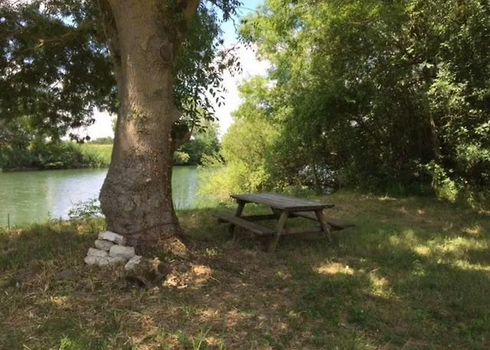 Сasa de vacaciones Charmante Maison En Pierre Avec Vélos Et Jardin Privé En Charente - Fr-1-653-91 *